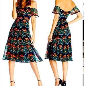 Dress the Population River dress sizeLarge midi